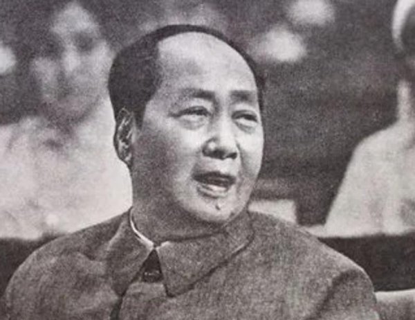 长宏网 75年毛主席主持最后一次政治局会议，伸出小拇指，对苏振华作嘱托